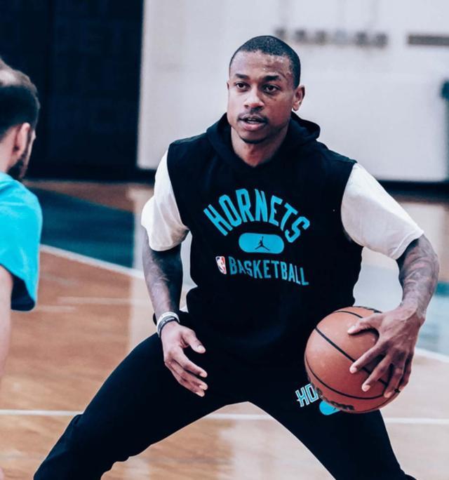 怀有希望 怀有希望