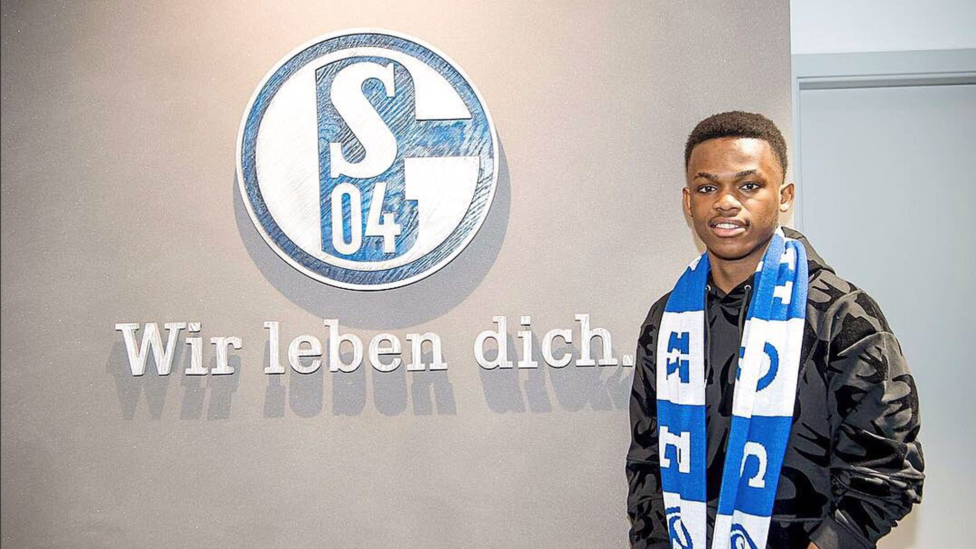 刘少昂凭借 刘少昂凭借