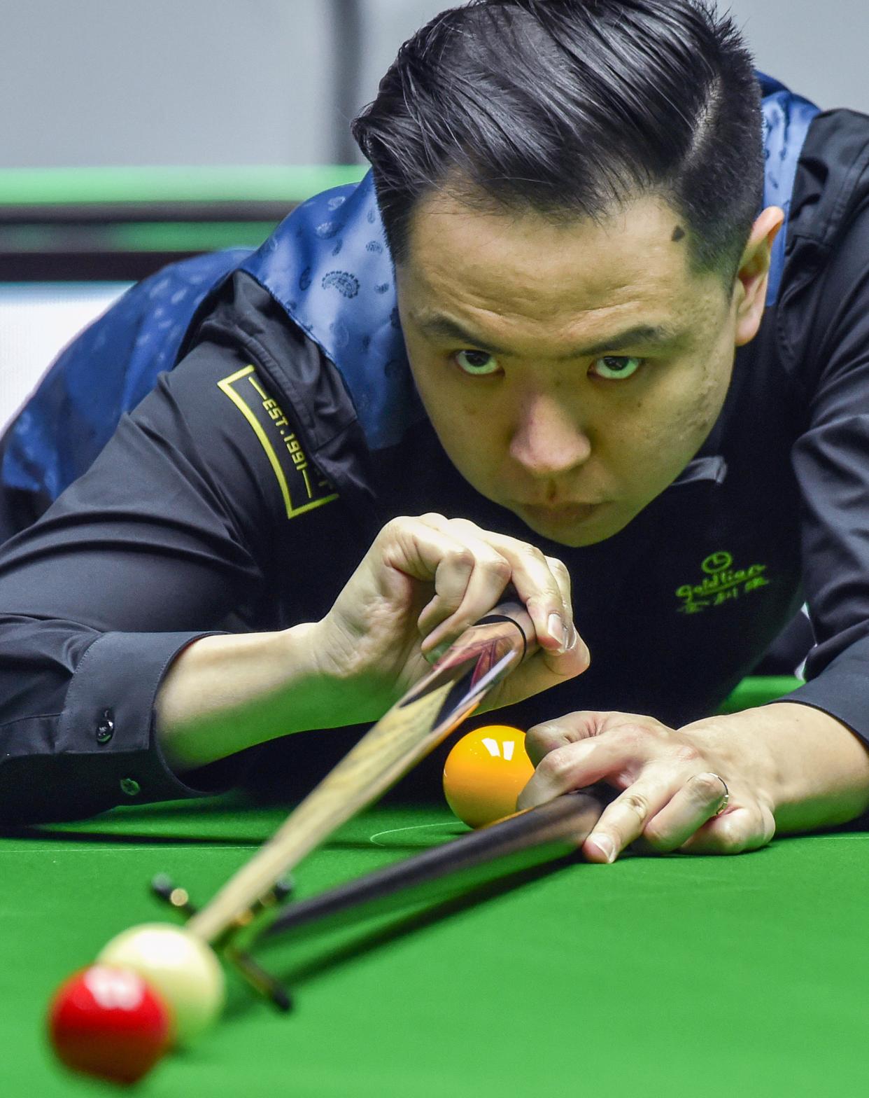 海港半场唯一欣慰！多角度看19岁李新翔破门，36岁张呈栋被耍.